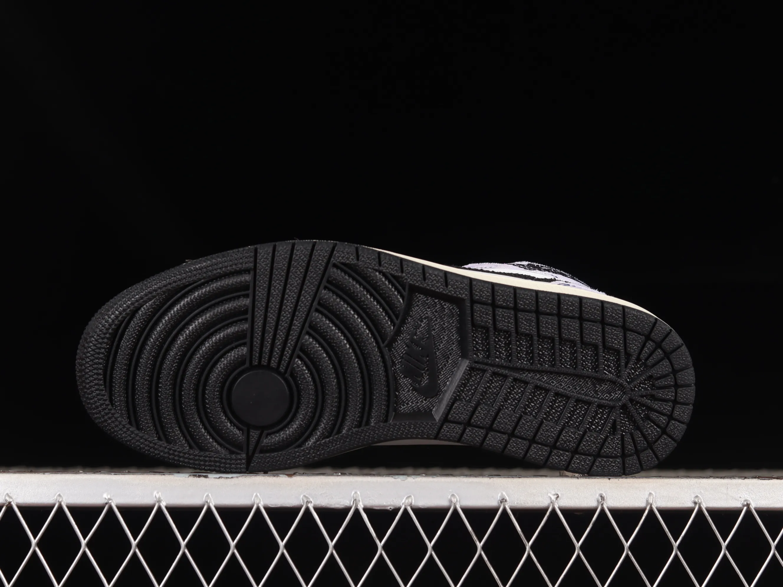 All categories Air Jordan Jordan series basketball shoes Air Jordan 1 High cost-effective version Air Jordan 1 High OG "Skyline" AJ1 Jordan 1 denim high-top basketball shoes DX0054-805